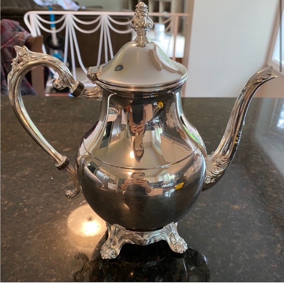 F B ROGERS SILVER TEA COFFEE POT - Picture 2 of 4